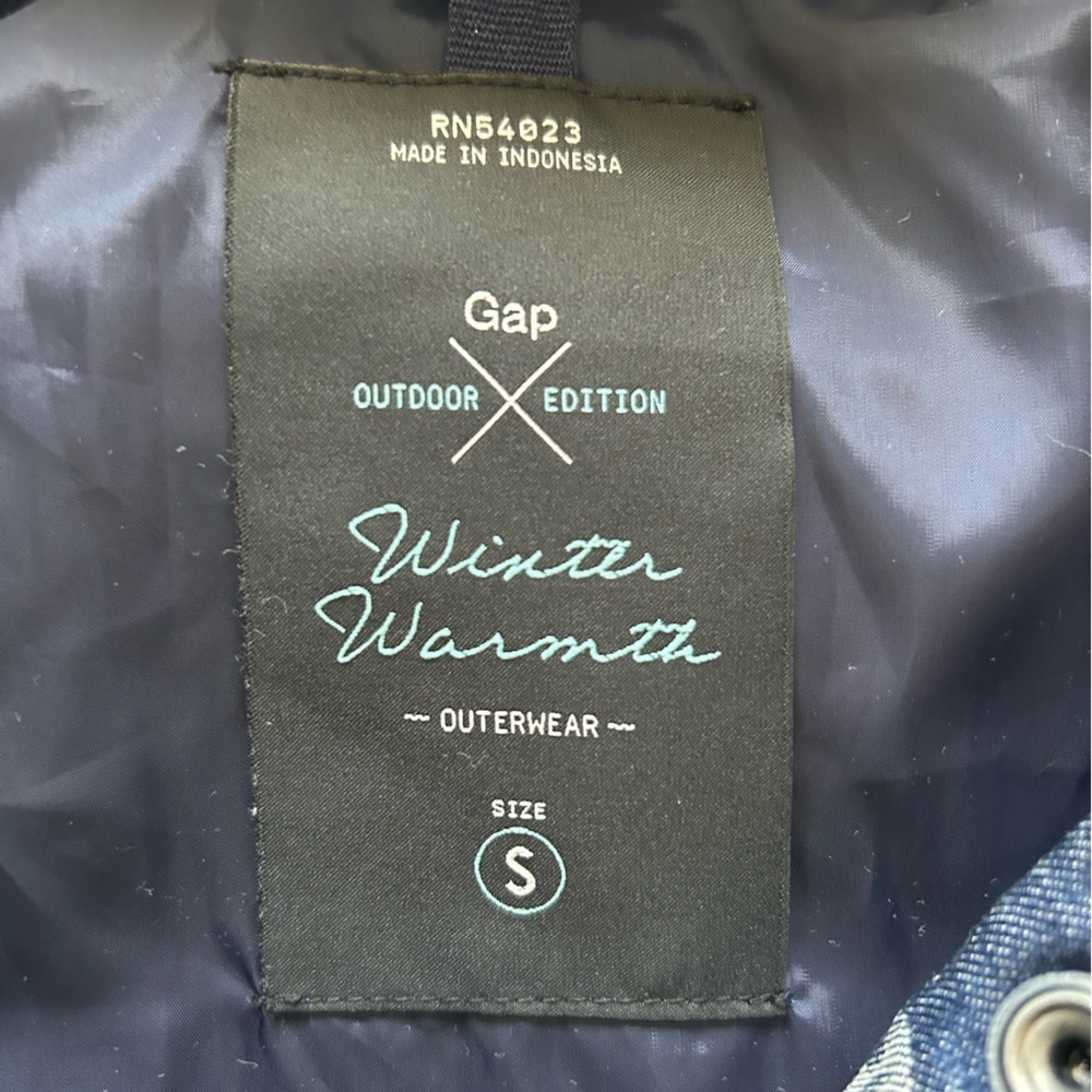 Gap denim floral print ,quilted puffer vest, size small - Picture 7 of 9